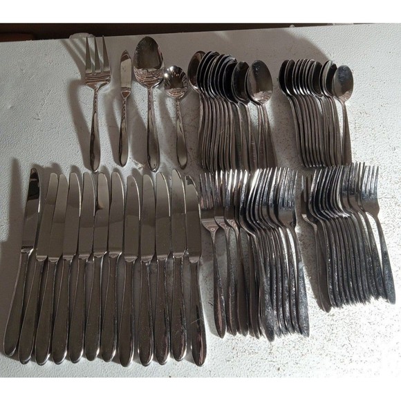 Oneida 64 Piece Everyday Flatware Set Service For 12 - Picture 1 of 12